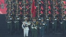Chiêm ngưỡng lại hình ảnh hùng tráng của 68 chiến sĩ diễu binh ở concert 50 nghìn người