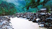 Thời tiết đêm 15/8: Xuất hiện vùng áp thấp giữa Biển Đông