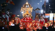 Lễ hội Esala Perahera rước xá lợi răng Phật 1000 năm tuổi ở Sri Lanka