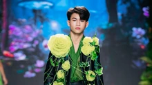 Mẫu teen Pun Trần xúc động khi được sải bước trên sàn diễn lớn