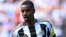 Câu chuyện dài và phức tạp về Isak của Newcastle