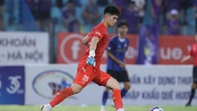 Thủ môn cao 1m91 của HAGL thi đấu xuất sắc, làm nản lòng hàng loạt chân sút của Hà Nội FC ở Hàng Đẫy
