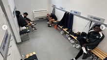 Sao Chelsea tiết lộ góc khuất gây sốc ở khu vực thay đồ dành cho nhóm cầu thủ bị 'hắt hủi'