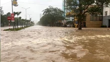 Bão số 5: Mưa lớn kết hợp triều cường khiến nhiều địa phương ở Nghệ An ngập nặng
