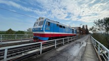 Ngừng chạy 3 mác tàu do ảnh hưởng bão số 5