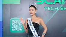Hoa hậu Nguyễn Hoàng Phương Linh làm vedette sàn thời trang và công nghệ