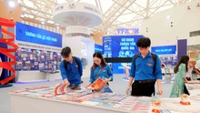 Người dân tiếp tục đổ về tham quan Triển lãm “80 năm Hành trình Độc lập - Tự do - Hạnh phúc”