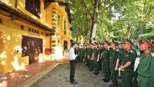 Lực lượng diễu binh, diễu hành A80 tham quan Khu Di tích Chủ tịch Hồ Chí Minh