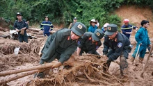 Quân đội quyết liệt giúp địa phương, nhân dân khắc phục hậu quả mưa lũ, sạt lở đất