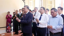 Tổng Bí thư đến dâng hương và thăm nơi Chủ tịch Hồ Chí Minh soạn thảo “Tuyên ngôn Độc lập”