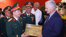 Bí thư Thứ nhất, Chủ tịch nước Cuba Miguel Diaz-Canel thăm Bảo tàng Lịch sử Quân sự Việt Nam