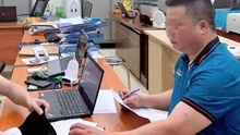 Tạm giữ hình sự tài xế xe con rút chìa khóa xe khách trên đường Vành đai 3