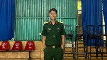 Tay vợt cầu lông số 2 Việt Nam khoe được 'lên lon'