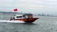 Sẵn sàng cứu hộ, cứu nạn trên vịnh Hạ Long khi có tình huống bất ngờ
