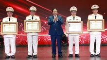 Thủ tướng dự Đại hội Thi đua “Vì an ninh Tổ quốc” lần thứ 9