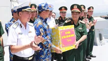 Thượng tướng Nguyễn Văn Nghĩa kiểm tra luyện tập Diễu binh lực lượng vũ trang trên biển