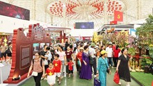Người dân tiếp tục đổ về tham quan Triển lãm “80 năm Hành trình Độc lập - Tự do - Hạnh phúc