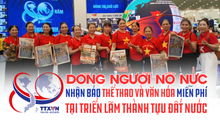 Dòng người nô nức nhận báo Thể thao và Văn hóa miễn phí tại Triển lãm thành tựu đất nước
