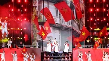 Hơn 10.000 khán giả hòa nhịp trong đêm hội âm nhạc "Tự hào Việt Nam"