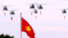 Chiêm ngưỡng màn trình diễn của các biên đội máy bay mở đầu chương trình diễu binh A80