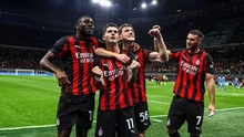 Thắng Napoli với 10 người, AC Milan chiếm ngôi đầu bảng ở Serie A