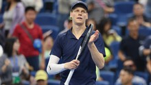 Jannik Sinner thừa nhận đang buộc phải làm một việc vì Carlos Alcaraz