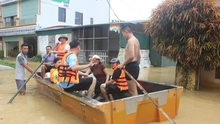 Hà Nội và các tỉnh phía Bắc ngập sâu sau trận mưa xối xả do hoàn lưu bão số 10