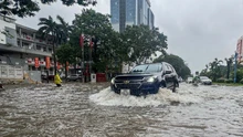 Mưa lớn kéo dài, Hà Nội lại ngập nhiều nơi