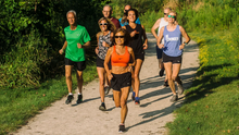 Runner 77 tuổi gây chấn động tại Sydney Marathon khi vô địch với cách biệt hơn 1 giờ