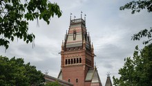 Tòa án Mỹ hủy bỏ quyết định cắt giảm hơn 2 tỷ USD tài trợ cho Đại học Harvard