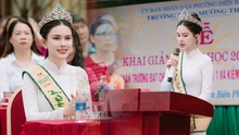 Á hậu Linh Đan về thăm trường cũ, trao quà cho đàn em ngày khai giảng
