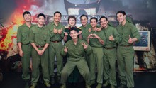 Dàn diễn viên vỡ òa khi 'Mưa đỏ' đạt top 1 doanh thu, đạo diễn tri ân 'đại gia đình' và khán giả
