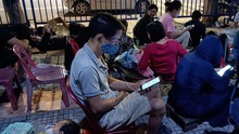 Thức xuyên đêm chờ mua vé xem U23 Việt Nam đá SEA Games
