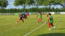 Thầy trò HLV Mai Đức Chung làm quen sân đấu với tuyển Pháp