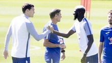 CỰC ĐỘC: Bakayoko đi 'dép lê' ra mắt đồng đội tại Chelsea
