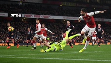 Arsenal ban bật đẹp như mơ trước khi phá lưới Huddersfield