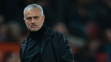 Cựu HLV Hà Lan: 'Mourinho thậm chí không xếp được đội hình phù hợp'