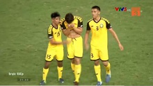 VIDEO: Hậu vệ Brunei khóc nức nở sau khi bị đuổi khỏi sân sau pha phạm lỗi với Quang Hải