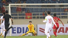VIDEO: Bùi Tiến Dũng nhiều lần khiến CĐV Việt Nam thót tim trong trận với U23 Indonesia