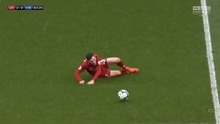 Robertson gây sốt khi tái hiện pha trượt chân năm 2014 của Gerrard