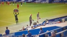 Cầu thủ Chelsea bị thẻ đỏ, Klopp có hành động khiến người hâm mộ khâm phục