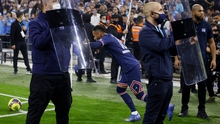 Cảnh sát phải bảo vệ Neymar trong trận PSG hòa Marseille