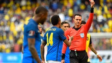 Ecuador 1-1 Brazil: Trọng tài ba lần bẻ còi, Brazil thoát hiểm