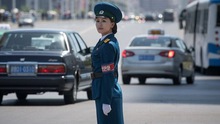 Tiêu chuẩn nữ cảnh sát giao thông Triều Tiên: Đẹp, độc thân, 26 tuổi nghỉ hưu