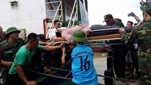 Vụ lật tàu chở than: Đã cứu được 7 người và tìm thấy một thi thể mất tích trên biển Nghệ An