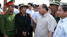 Thủ tướng Nguyễn Xuân Phúc thị sát, chỉ đạo khắc phục hậu quả bão số 10 tại Hà Tĩnh