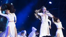 Người Hàn reo hò khi Đông Nhi trình diễn siêu hit 'Bad Boy' tại 'Asia Song Festival'