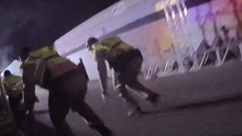 VIDEO cảnh sát Mỹ xông pha giữa 'mưa đạn' trong vụ xả súng Las Vegas