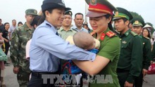 Trao trả cháu bé 4 tháng tuổi bị lừa bán sang Trung Quốc