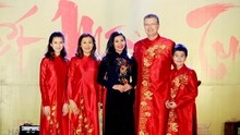 Đại sứ Mỹ tại Việt Nam Daniel J. Kritenbrink hào hứng với áo dài Việt
